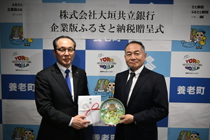 写真：今後も手を取り合っていくことを約束しました