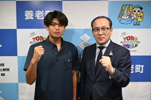 写真:抱負を語る野村選手