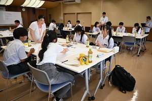 写真:座談会の様子