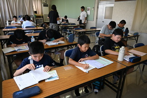 写真:まずランチを食べてから学習タイムへ