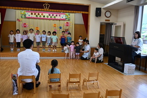 写真:留学初日に行われた歓迎会の様子