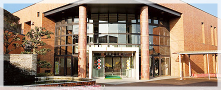 写真：町民会館・図書館外観