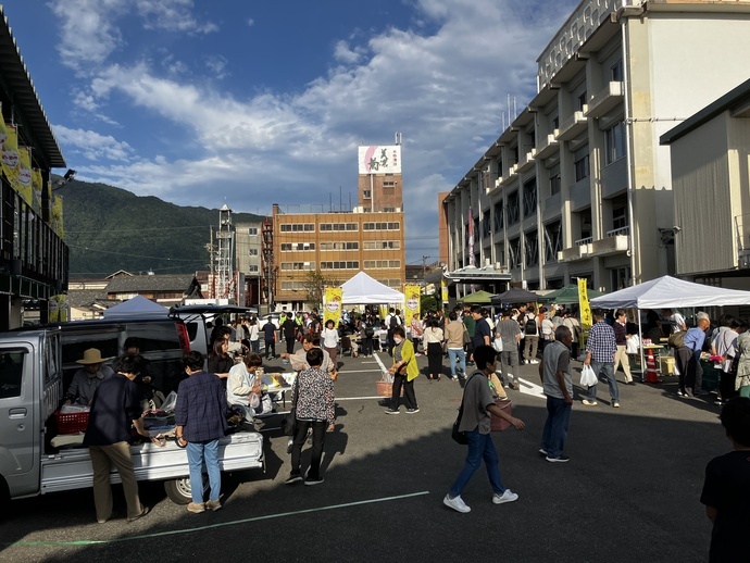 写真：第1回軽トラSDGsマルシェの様子3