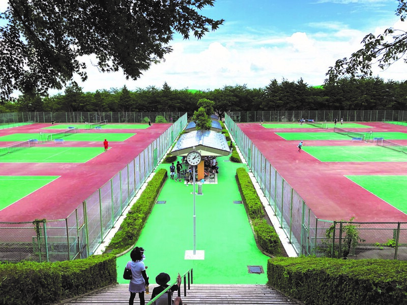 写真：テニスコートの外観